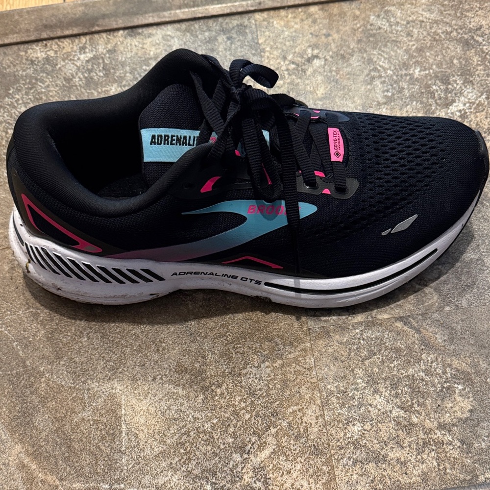 Brooks Adrenaline GTS Women's Shoes Gortex- Black and Pink